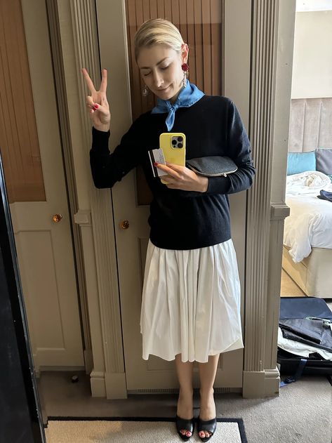 What I wore in London! - by Jenny Walton - JENNY SAIS QUOI Jenny Walton Style 2023, Jenny Walton 2023, Jenny Linn Outfit, Jenny M Walton, Jenny Walton Style, Uniqlo Sweater, Jenny Walton, Prada Dress, Buy Skirts