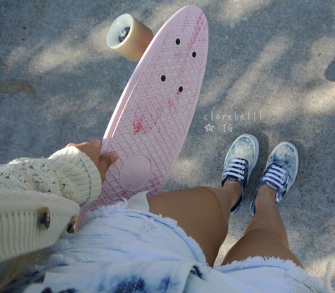 Vans pennyboard Skateboard Girl Style, Penny Boards, Skater Girl Style, Skate Boards, Board Skateboard, Tumblr Quality, Skateboard Aesthetic, Style Surf, Penny Skateboard