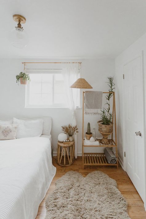 Clean White with Natural Fibers, Wood and Plants Earth Room, Minimalist Sofa, Neutral Room, Murphy Beds, Simple Bedroom, Decor Minimalist, Room Inspiration Bedroom, Room Ideas Bedroom, Aesthetic Bedroom