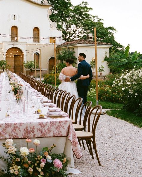 An Italian wedding, on film 🤍 I was incredibly grateful to have the opportunity to capture this beautiful Italian wedding in September, for two of the most warm, generous people I've met. And I just knew I had to use 35mm film! These are 20 of my favourite film photos from the wedding, which was held near Verona, a region that is dear to me having visited when growing up. The venue @villapellegrini was an absolute treasure, not only beautiful with that classic Italian architecture, but t... Wedding In September, Wedding On Film, Vintage Italian Wedding, Italian Architecture, Film Photos, September Wedding, Italian Wedding, On Film, Classic Italian