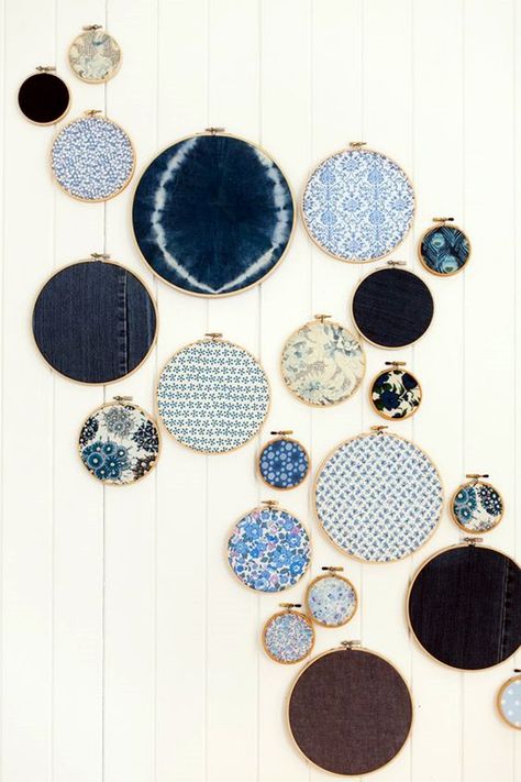 Ridiculously Artistic Fabric Wall Art Ideas (7) Embroidery Hoop Crafts, Embroidery Hoop Wall, Embroidery Hoop Wall Art, Diy Wand, Fabric Wall Art, Denim Crafts, Embroidery Hoop Art, Designs Ideas, Fabric Wall