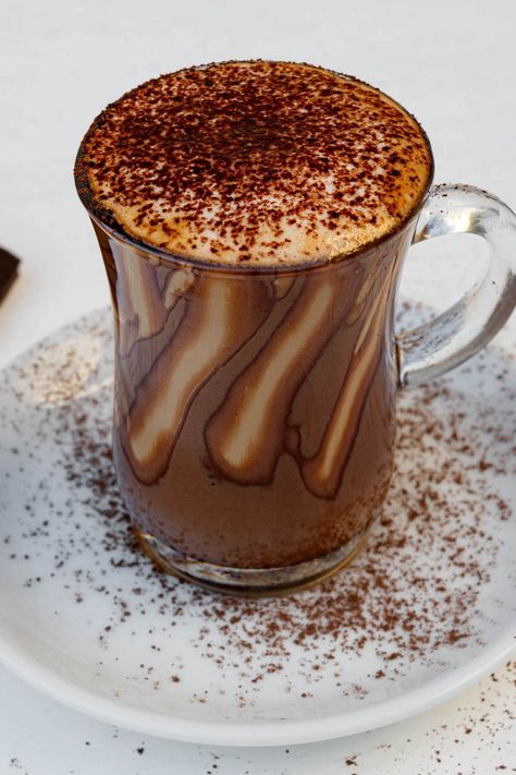 A Marocchino is a delicious Italian coffee with layers of espresso, frothy milk, and a touch of chocolate sweetness in every sip! Anyone can make this authentic recipe at home! Mediterranean Coffee, Italian Desert, Italian American Food, Mocha Cappuccino, Quick And Easy Food, Espresso Cafe, Coffee Mocha, Cozy Drinks, Coffee Alternative