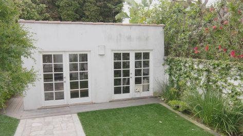 Brad Pitt Renovated an Old Friend's Garage Into a Stunning Guest House | Celebrity IOU | HGTV Stucco Fence, House With Guest House, Tiny House Outdoor, Hacienda Style Home, Stock Tank Hot Tub, Adu Garage, Mil Suite, Villa Decor, Backyard Guest Houses