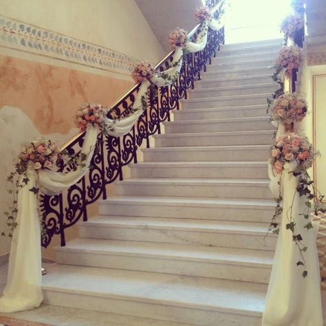 Wedding Staircase Decoration, Wedding Chairs Diy, Wedding Stairs, Wedding Staircase, Stairs Decoration, Stairway Decorating, Church Wedding Flowers, Church Wedding Decorations, Staircase Decor