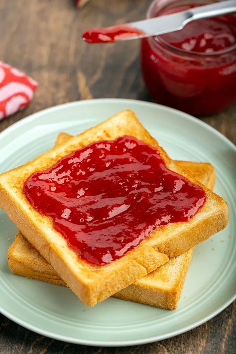 Small Batch Strawberry Rhubarb Jam | Nothing beats a good homemade jam! Sweet & tart. Very easy & just 5 ingredients. #smallbatch #jam #strawberry #rhubarb #lemon #condiment #breakfast #breakfastrecipe #charcuterie #springrecipe | The Missing Lokness Bread With Jam, Jam And Bread, Toast With Jam, Jam Bread, Banana Pudding From Scratch, Jam Strawberry, Magnolia Bakery Banana Pudding, Bread Jam, Strawberry Rhubarb Jam