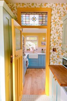 60s Italian Interior Design, Colorful Wallpaper Home Decor, Colourful Home Interior Design, Pastel Yellow Dining Room, Yellow Wall House Decor, Colourful Tiny House, Colourful House Ideas, Yellow And Green Apartment, Colourful New Build