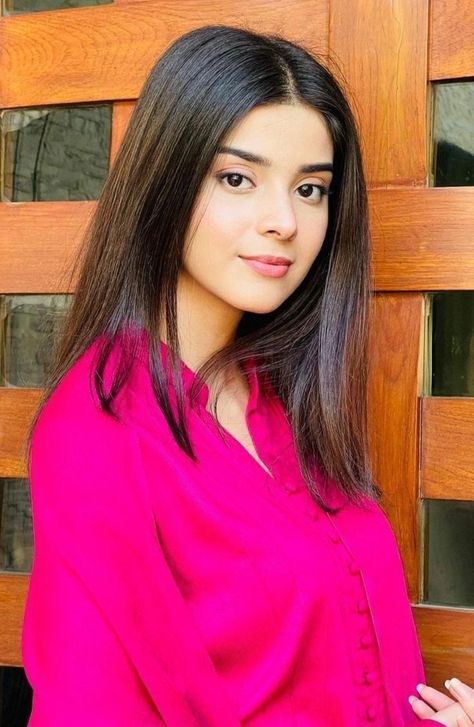 Zainab Shabbir, Boys Pic Stylish Dp, Pakistani Women, Yumna Zaidi, Stylish Dp, Indian Gowns Dresses, Indian Gowns, Poor Children, Cute Couple Images