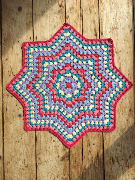 Granny Star, Crochet Swirl, Crochet Star Blanket, V Stitch Crochet, Modern Crochet Blanket, Crochet Square Blanket, Granny Square Crochet Patterns Free, Crochet Star, Crochet Blanket Designs