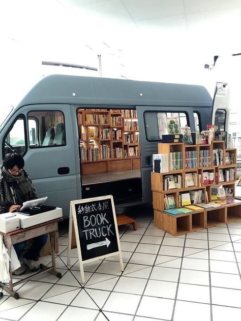 Book Truck, Bookstore Design, Book Shops, Mobile Library, Bookstore Cafe, Beautiful Library, Book Stores, Book Cafe, Little Library