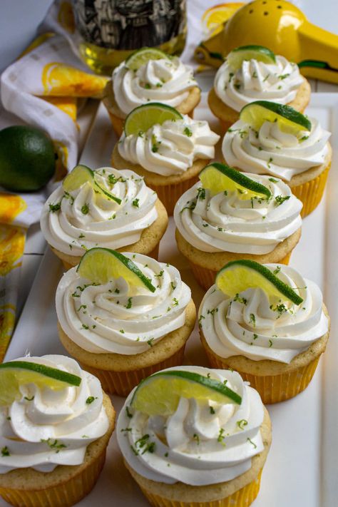 Mexican Wedding Cupcakes, Cinco De Mayo Cupcake Ideas, Mexican Cupcakes Ideas, Mexican Cupcakes, Latin Desserts, Taco Cupcakes, Deserts Cupcakes, Margarita Cupcakes, Cookie Cakes