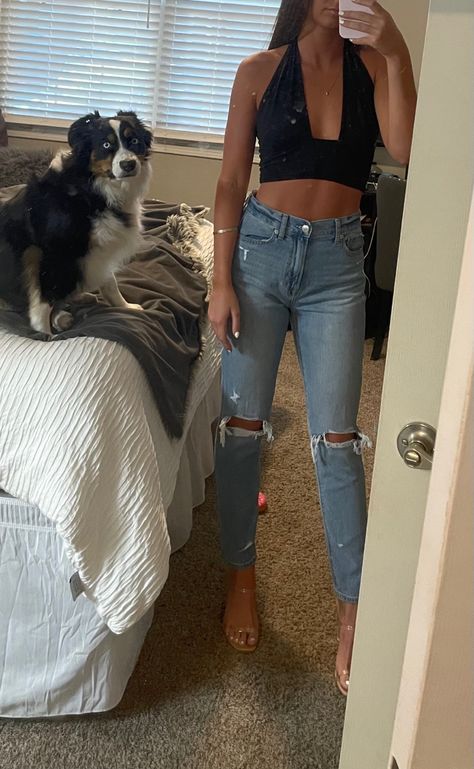 Crop Top And Mom Jeans, Casual Going Out Outfit, Pastel Video, Black Crop Top Outfit, Crop Top Outfit, Going Out Outfit, Top Outfit, Black Crop Top, Crop Top Outfits