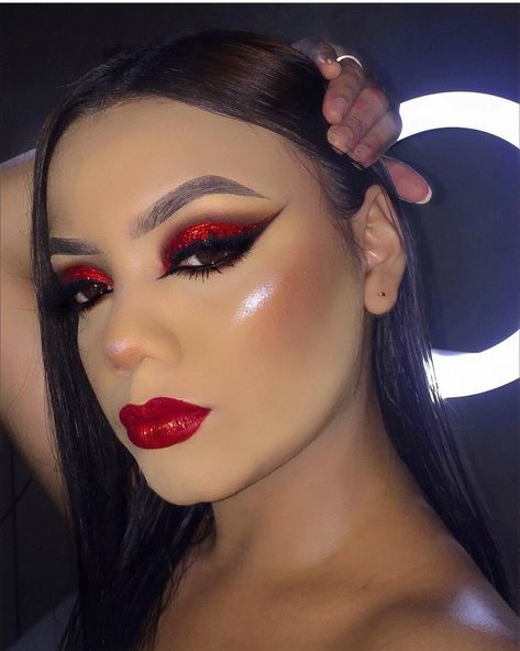 Red Gold Black Makeup, Red And Black Makeup Full Face, Halloween Red Eye Makeup, Red Eyeshadow Looks For Prom, Black And Red Makeup Ideas, Red And White Makeup Ideas, Casino Theme Makeup, Red Christmas Eyeshadow, Red Black Makeup Looks