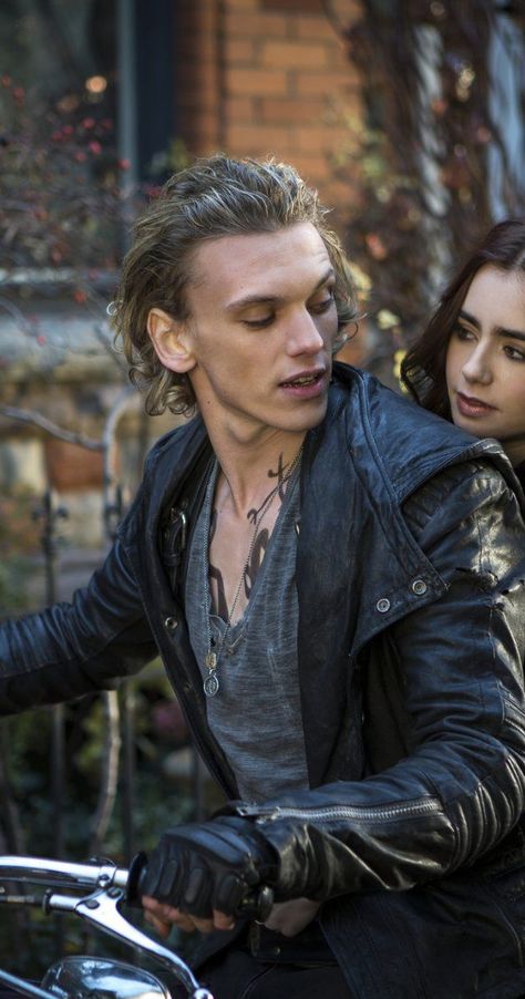 Still of Jamie Campbell #bower and Lily Collins in The Mortal Instruments: City of Bones (2013) Lily Jane Collins, Clary Y Jace, Jamie Bower, Jace Wayland, Jamie Campbell, Jamie Campbell Bower, City Of Bones, Phil Collins, Jaco