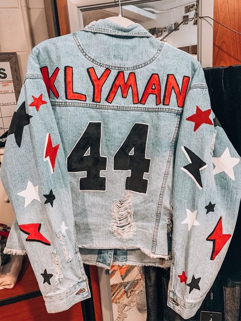 Custom hand painted denim. Perfect for any occasion! Check out my insta @pipers_paintshop Painted Denim Jacket Football, Jean Jacket Painted Football, Painted Football Jean Jacket, Nfl Denim Jacket, Senior Jean Jacket Painted, Football Denim Jacket, Diy Custom Jean Jacket, Painted Jean Jacket School Spirit, Football Jean Jacket