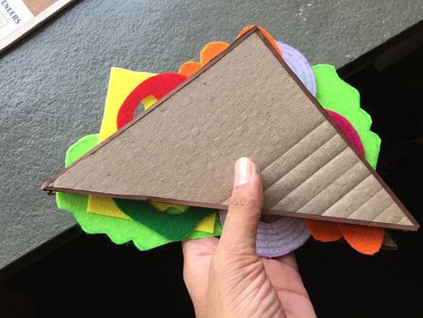 Cardboard Bread sandwich with Felt veggies, DIY kids crafts and play props Cardboard Food Crafts, Sandwich Craft, Felt Veggies, Preschool Transportation Crafts, Diy Lunchbox, How To Make Bagels, Recycle Cardboard, Sandwich Shapes, Diy Kids Crafts