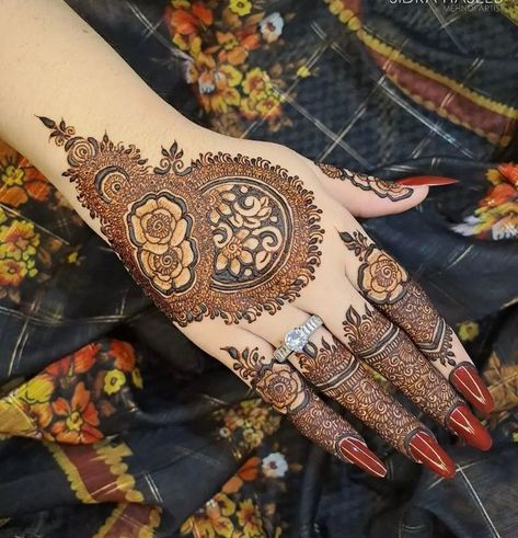 Henna designs Mehndi designs Mehndi Designs Kashees, Kashees Mehndi Design, Kashees Mehndi Designs, Mehndi Designs 2023, Kashees Mehndi, Kashee's Mehndi Designs, Mehndi Designs Bridal Hands, Simple Mehndi Designs Fingers, Stylish Mehndi