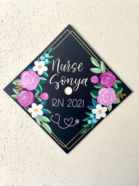 Floral Graduation Cap, Nursing Graduation Cap, Nursing Caps, Nurse Graduation Cap, Custom Graduation Caps, Cap Graduation, Nursing School Graduation, College Ideas, Grad Caps