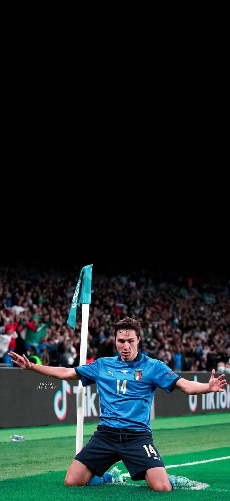 Italy National Football Team, Manchester United Old Trafford, Handsome Football Players, Riverdale Cheryl, Messi And Ronaldo, Football Wallpapers, Best Football Players, Football Is Life, Football Photos