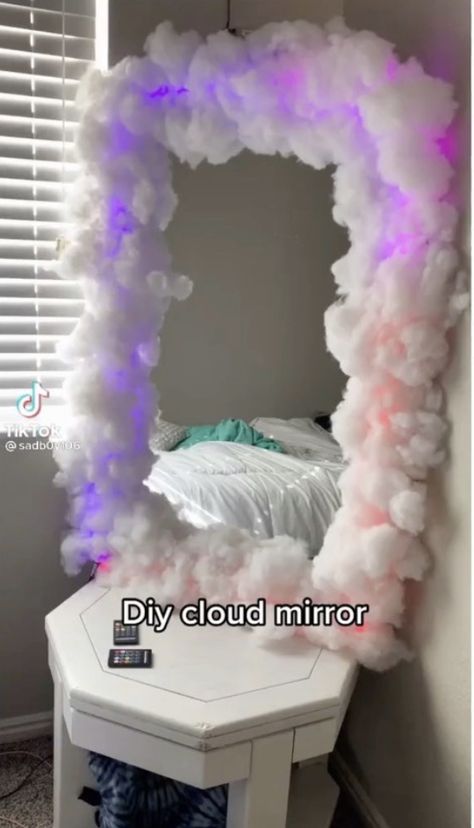 Cloud mirror Diy Mirror Decor, Diy Mirror Wall Decor, Spiegel Diy, Diy Mirror Wall, Mirror Bedroom Decor, Cloud Mirror, Diy Room Decor Videos, Diy Clouds, Easy Room Decor