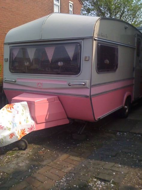 Painted Caravan, Caravan Exterior, Caravan Repairs, Vintage Caravan Interiors, Vintage Trailers Restoration, Caravan Makeover, Caravan Renovation, Retro Caravan, Caravan Interior