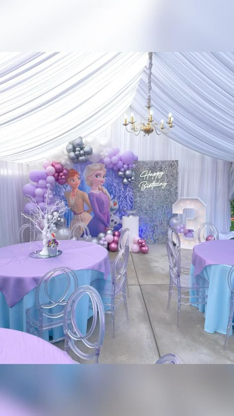 Frozen Party Backdrop, Elsa And Anna Birthday Party, Frozen Pinata, Frozen Theme Party Decorations, Frozen Birthday Party Food, Frozen 3rd Birthday, Frozen Birthday Party Cake, Anna Birthday Party, Frozen Birthday Party Decorations