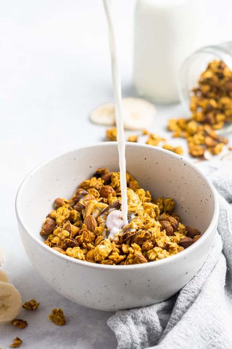 Honey Turmeric, Banana Honey, Banana Granola, Granola Recipe Healthy, Healthy Nutrition Plan, Turmeric Recipes, Granola Breakfast, Simply Quinoa, Granola Recipe