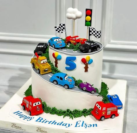 Cake With Cars Boys, Cars Torte, Car Themed Cake, Car Theme Cake, Car Cakes For Boys, Cars Theme Cake, Car Cake Toppers, 5 Birthday, 4th Birthday Cakes