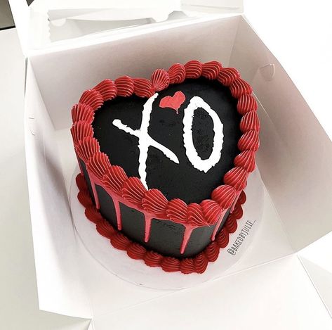 The Weekend Birthday Theme, Xo Birthday Cake, The Weeknd Themed Birthday Party, Xo Cake The Weeknd, Cake The Weeknd, The Weeknd Birthday Theme, Rapper Birthday Cake, The Weeknd Cake, Xo Cake