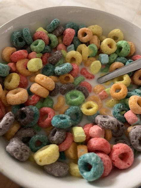 Froot Loops Aesthetic, Cereal Pictures, Cereal Brands, I Want Food, Road Trip Food, Food Art Photography, Bowl Of Cereal, Fruit Loops, Cereal Recipes