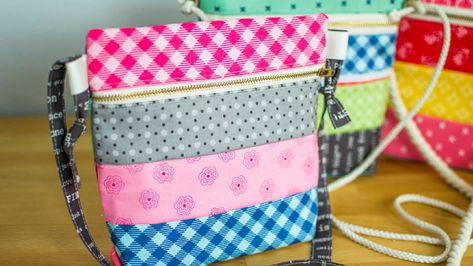 Sew Easy Zippers - 45 Free Zipper Bag Patterns that You can Make! Cross Body Bag Pattern Free, Cross Body Bag Pattern, Scrap Fabric Crafts, Custom Handbags, Free Sewing Patterns, Easy Cross, Sewing Tutorials Free, Bag Patterns To Sew, Tote Pattern