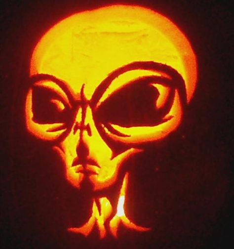 Pumpkin Carving Ideas Alien, Alien Pumpkin Carving Ideas, Evil Pumpkin Carving, Alien Pumpkin Carving, Alien From Toy Story, Best Pumpkin Carving, Alien Pumpkin, Grey Aliens, Halloween Carving