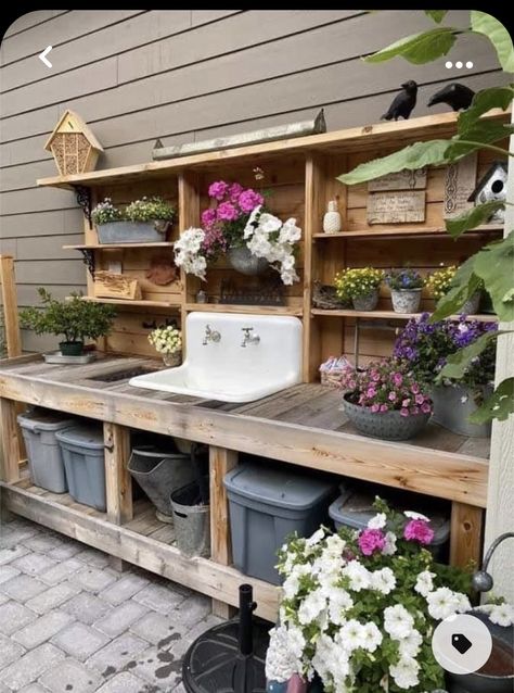 Garden Design Outdoor, Potting Bench Ideas, Potting Bench Plans, Tools Tattoo, Outdoor Sink, Outdoor Potting Bench, Aesthetic Gardening, Garden Aesthetics, Garden Sink