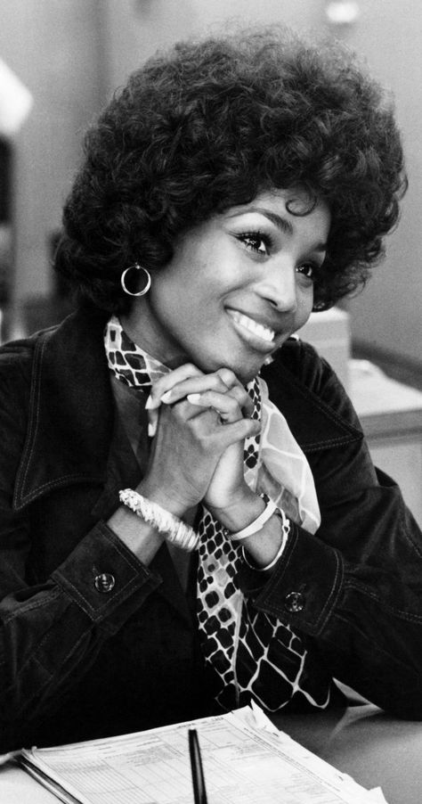 Teresa Graves Christie Love, Teresa Graves, Black Actresses, Vintage Black Glamour, Famous Black, Black Hollywood, Black Celebrities, African American Women, White Photo