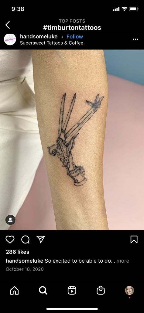 Scissors Hand Tattoo, Edward Scissorhands Tattoos, Edward Scissorhands Tattoo Ideas, Edward Scissorhands Nails, Edward Scissor Hands Tattoo, Tim Burton Tattoo Ideas, Aesthetic Tats, Scissorhands Tattoo, Edward Scissorhands Tattoo