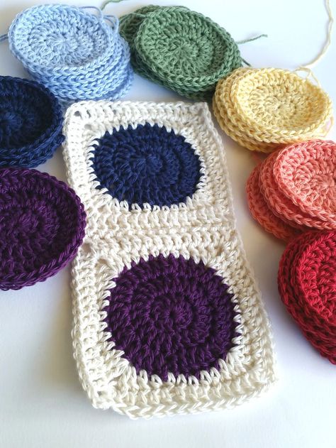 squaring the circle Circle Crochet Pattern, Circle Crochet, Squaring The Circle, Motifs Granny Square, Crochet Blocks, Crochet Circles, Crochet Granny Square, Crochet Square Patterns, Granny Squares Pattern