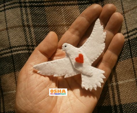 Felt Turtle, Loss Of Baby, Brooch Felt, Flying Dove, Felt Handmade, Felt Crafts Christmas, Baby Loss, Felt Christmas Decorations, Bird Pins