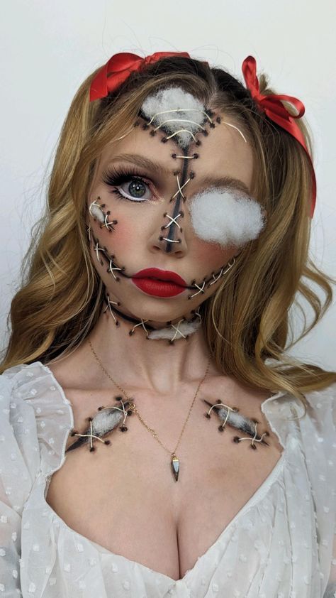 Facepainting Ideas Adults, Zombie Inspired Makeup, Spooky Doll Makeup, Spooky Costumes Women, Halloween Costumes Face Paint, Makeup Halloween Ideas Creative, Halloween Makeup Dark, Halloween Makeup Ideas Creative, Halloween Doll Makeup