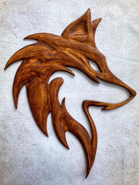 Wood Carvings Ideas, Wood Carving Art Design, Easy Wood Carving Ideas, Wood Carving Ideas, Fox Carving, Snake Carving, Wooden Fox, Wood Carving Art Sculpture, Wood Fox