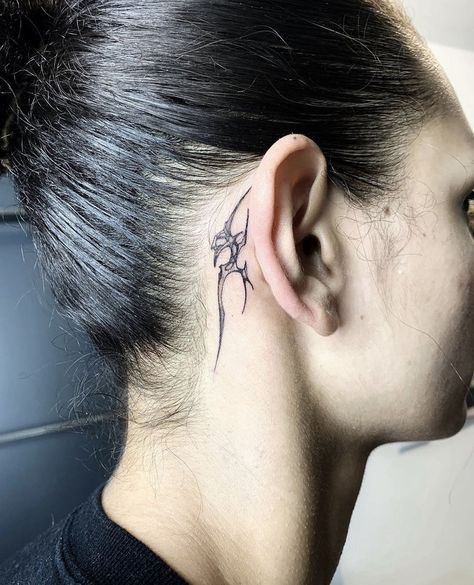 Back Ear Tattoo, Blitz Tattoo, Cyberpunk Tattoo, Behind Ear Tattoos, Side Neck Tattoo, Tato Minimal, Sigil Tattoo, Neck Tattoos Women, Metal Tattoo