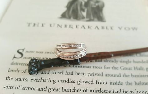 The Unbreakable Vow wedding rings!! Unbreakable Vow Wedding, The Unbreakable Vow, Slytherin Wedding, Unbreakable Vow, Harry Potter Wedding Theme, Harry Potter Wedding, Candle Glow, Wedding Picture, Wedding Photography Poses