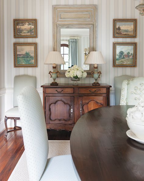 Southern Traditional Interior Design, Classic Southern Home Decor, Southern Dining Room, Traditional Southern Home Decor, Classic Southern Home, Southern Living Rooms, Traditional Southern Home, Southern Charm Decor, Southern Interior