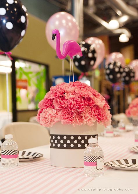 Flamingo Birthday Party Ideas, Flamingo Centerpiece, Flamingo Party Supplies, Pink Flamingo Birthday, Flamingle Party, Flamingo Pool Parties, Flamingo Wedding, Black Flamingo, Pink Flamingo Party