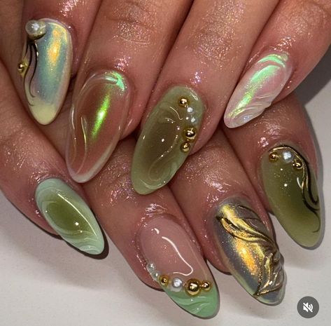 Green Brown And Gold Nails, Unique Green Nails, Earthy Gel Nails, Ethereal Nails Acrylic Almond, Creative Fall Nails, Jade Nail Art, Olive Green And Brown Nails, Jade And Gold Nails, Royal Green Nails