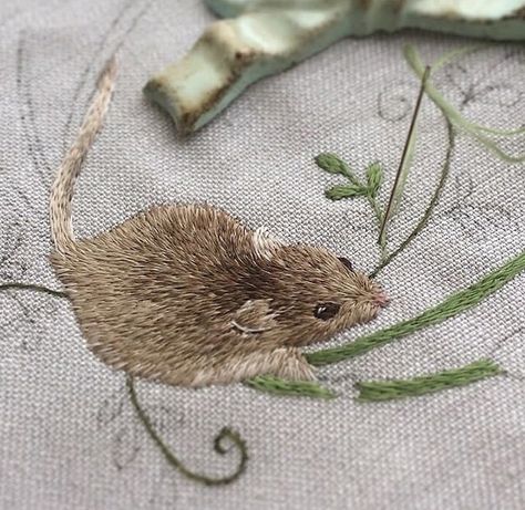 cherin_mayuka Realistic Embroidery, Handmade Stamps, Christmas Embroidery Designs, Easy Knitting Patterns, Christmas Embroidery, Embroidery Inspiration, Easy Knitting, Mice, Needlepoint