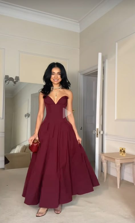 Dark Red Corset Dress, Prom Dresses 2024 Red, Dark Red Dress Long Elegant, Dark Red Dress Long, Trendy Wedding Guest Dress, Wine Dress Outfit, Year 12 Formal Dresses, Red Corset Outfit, Dark Red Wedding