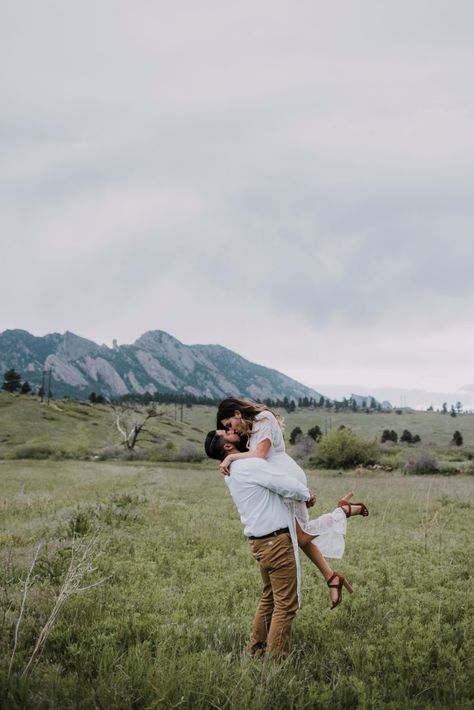 Denver Photoshoot, Couple Outfits For Pictures, Colorado Engagement Pictures, Colorado Flowers, Boulder Engagement Photos, Colorado Engagement Photos, Spring Engagement Photos, Colorado Engagement, Couples Outfit