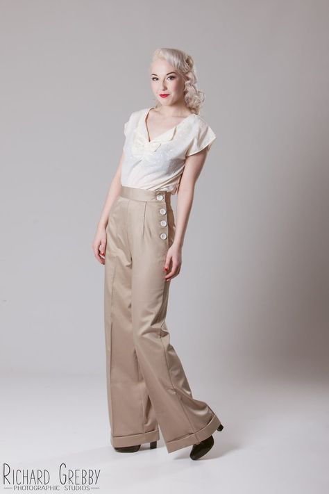 1920s Womens Pants Outfit, Glam Clown, Tina Goldstein, Ripped Tights, Marlene Hose, 1920s Women, Vintage Style Clothing, 50s Outfits, Gaucho Pants