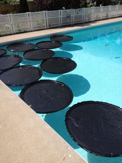 Easy Solar Cover! Could also use black fabric to avoid plastic sewn around dollar tree hula hoops!!. They could  be hung up on screen, etc. for privacy when not in use. Pool Landscaping Privacy, Diy Solar Pool Cover, Homemade Pool, Circle Pool, Diy Pool Heater, Landscaping Privacy, Solar Blanket For Pool, Homemade Pools, Solar Pool Cover