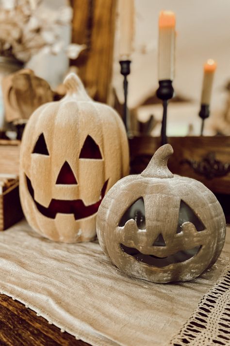 Yellow Ware Bowls, Pumpkin Pottery, Ceramic Pumpkins, Old Time Pottery, Pumpkin Diy, Fall Pumpkin Crafts, Orange Ceramic, Early 20s, My Yellow