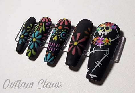 Celebrate Dia De Los Muertos with these cute Coco-style neon press ons! All Outlaw Claws are made with gel tips (not flimsy plastic!) & hand-painted with gel polish. All sets are reusable if cared for properly! Included in your Press On Nail Kit: -Set of 10 nails with your selected size, length, & shape -Nail glue -Nail file -Cuticle pusher -2x Alcohol wipes -1mL Outlaw Claws cuticle oil -1 Sheet (24 pieces) Double-sided Nail Glue Stickers SIZING & LENGTH Sizing Kits for each Length & Shape are Day Of The Dead Nail Art, Dia De Los Muertos Nail Ideas, Catrina Nails, Sugar Skull Nail Art, Skeleton Nail Art, Line Art Nails, Nails Black Matte, Skull Nail Designs, Neon Skeleton